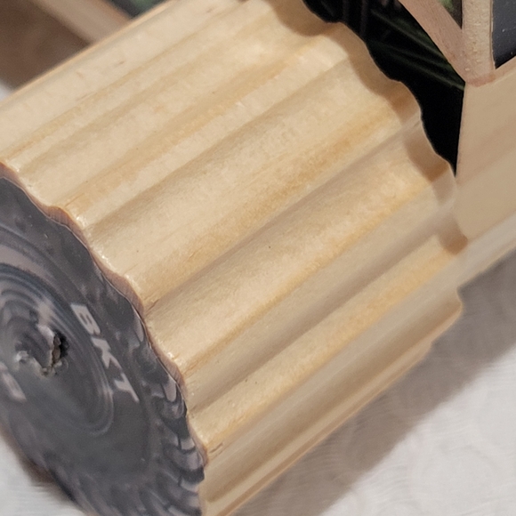 Monster Jam Grave Digger exclusive 2017 real wood building toy assembled - Picture 13 of 16